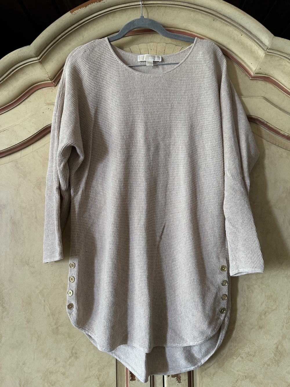Michael Kors Mineral Wash Cream Waffle-Knit Button-Hem Crew Sweater